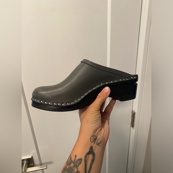 Trogentorp gray clogs size 40 with wooden soles and stud details - Picture 6 of 11